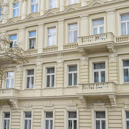 Museum View-prague 1-cozy-2 Brs-lift-netflix Apartmán Praha